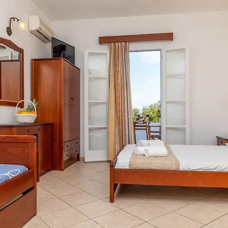 Surfer Paradise * Naxos City