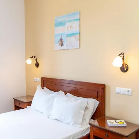 Surfer Paradise * Naxos City