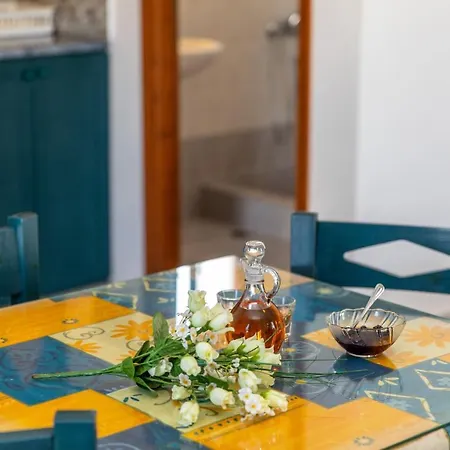 Surfer Paradise * Naxos City