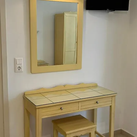 Surfer Paradise Naxos City