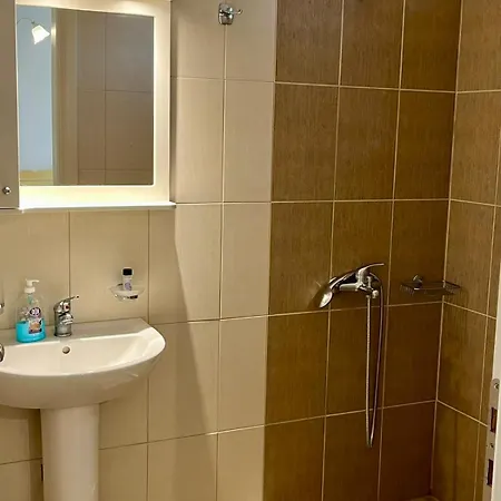 Surfer Paradise * Naxos City