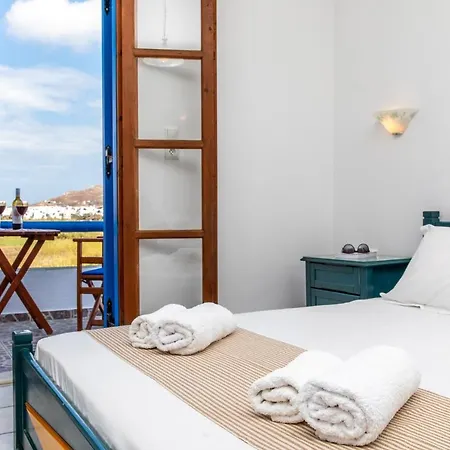 Surfer Paradise * Naxos City