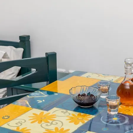 Surfer Paradise * Naxos City