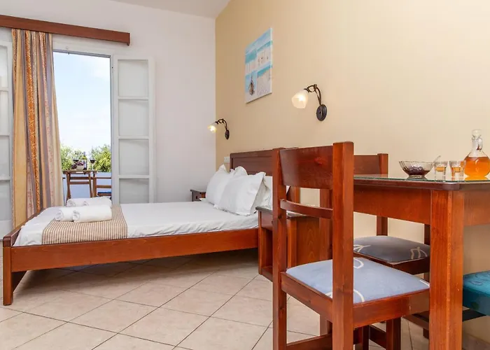 Surfer Paradise Naxos City