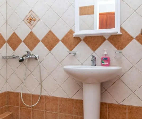 Surfer Paradise * Naxos City