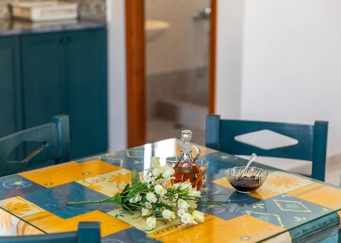 Surfer Paradise * Naxos City