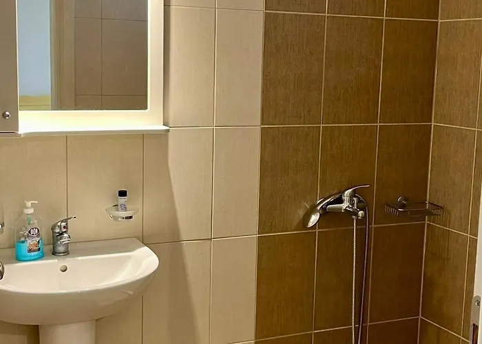 Surfer Paradise * Naxos City