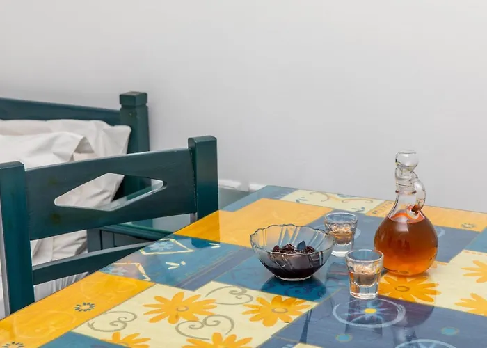 Surfer Paradise * Naxos City